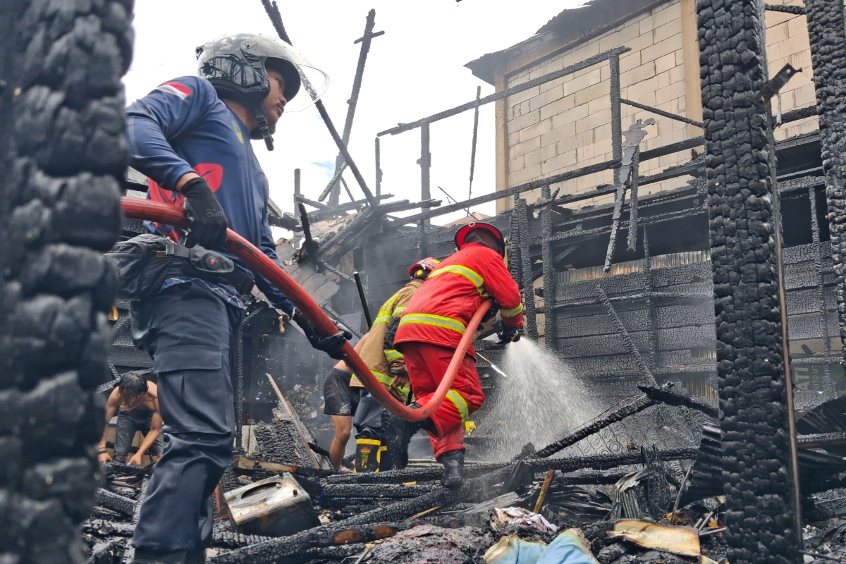 Kebakaran di gang keluarga