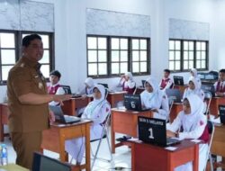 Bupati Barito Utara Beri Semangat Siswa SDN Melayu 5 Jalani Hari Pertama Tes Kemampuan Akademik