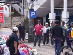 Bupati Barito Utara Tinjau Tumpukan Sampah di Pasar Barito Permai