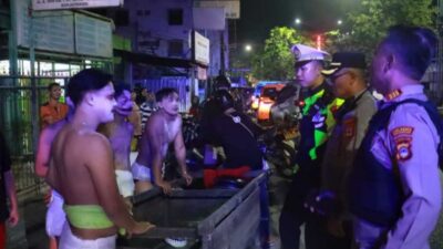 Cosplay Tuyul Tengah Malam di Jalan A Yani, Sekelompok Remaja Ditegur Polisi