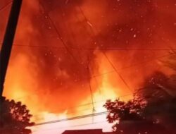 Jelang Subuh, Kebakaran Besar Hanguskan Lima Rumah dan 18 Ruangan MTs Muhammadiyah 1 Banjarmasin