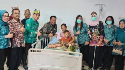 Beri Dukungan Moral Langsung, Wabup Felix Jenguk Balita Stunting yang Dirawat di RSUD Muara Teweh