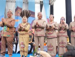 Kontingen Barito Utara Pukau Penonton Karnaval FBIM 2026 dengan Kostum Kreatif dan Monumen Raksasa