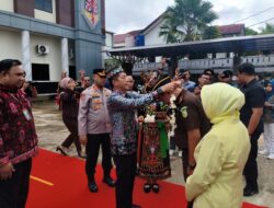Sekda Barito Utara Sambut Kajari yang Baru dengan Upacara Adat