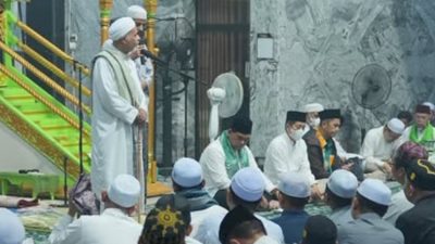Turut Hadir Kuliah Subuh Ulama Asal Hadramaut, Bupati Shalahuddin Ajak Masyarakat Eratkan Kebersamaan