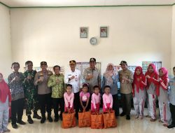 Pastikan Kualitas Bantuan, Bupati Barito Utara Turun Langsung Salurkan Bantuan SIP PINTAR di TK Permata Bunda Mampuak II